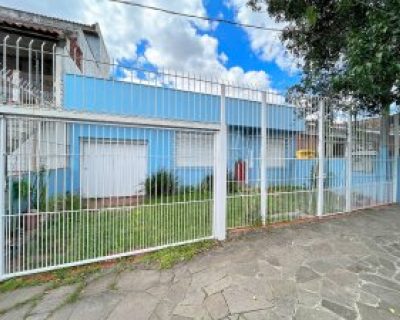 Casa à venda com 147m², 3 dormitórios, 1 vaga no bairro Sarandi em Porto Alegre