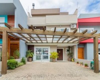 Casa em Condomínio à venda com 244m², 3 dormitórios, 1 suíte, 2 vagas no bairro Hípica em Porto Alegre