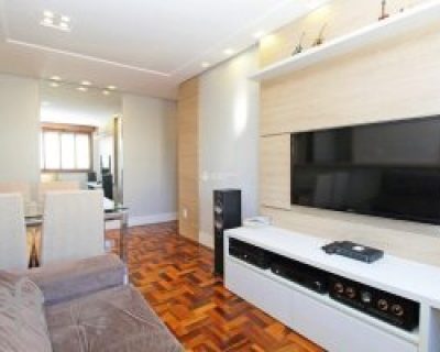 Apartamento à venda com 73m², 2 dormitórios, 1 vaga no bairro Passo da Areia em Porto Alegre