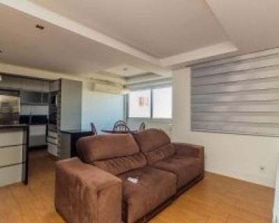 Apartamento à venda com 72m², 2 dormitórios, 1 suíte, 2 vagas no bairro São João em Porto Alegre