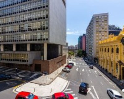 Apartamento à venda com 144m², 4 dormitórios, 1 vaga no bairro Centro Histórico em Porto Alegre