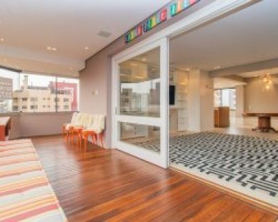 Apartamento à venda com 277m², 3 dormitórios, 1 suíte, 3 vagas no bairro Auxiliadora em Porto Alegre