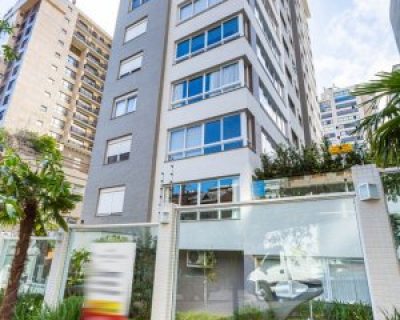 Apartamento à venda com 111m², 3 dormitórios, 1 suíte, 2 vagas no bairro Auxiliadora em Porto Alegre