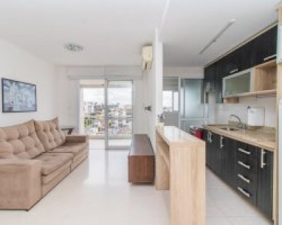 Apartamento à venda com 70m², 2 dormitórios, 1 suíte, 1 vaga no bairro Passo da Areia em Porto Alegre