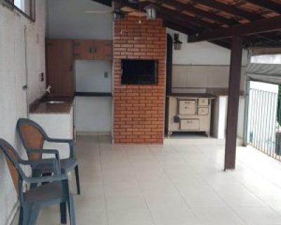 Casa à venda com 280m², 4 dormitórios, 2 suítes, 2 vagas no bairro Três Figueiras em Porto Alegre