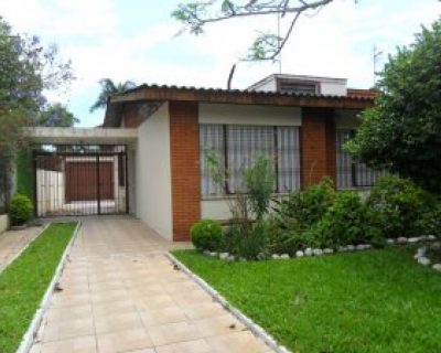 Casa à venda com 200m², 3 dormitórios, 1 suíte, 5 vagas no bairro São Sebastião em Porto Alegre