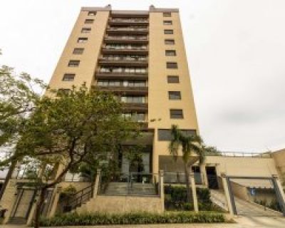 Apartamento à venda com 109m², 3 dormitórios, 1 suíte, 2 vagas no bairro Cristo Redentor em Porto Alegre