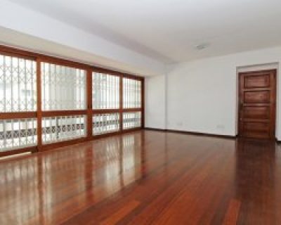 Apartamento à venda com 130m², 3 dormitórios, 1 suíte, 2 vagas no bairro Petrópolis em Porto Alegre