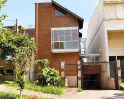 Casa em Condomínio à venda com 170m², 3 dormitórios, 1 suíte, 2 vagas no bairro Vila Jardim em Porto Alegre