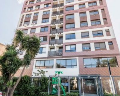 Apartamento à venda com 69m², 2 dormitórios, 1 suíte, 2 vagas no bairro Cristo Redentor em Porto Alegre