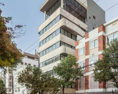 Apartamento à venda com 110m², 3 dormitórios, 1 suíte, 2 vagas no bairro Menino Deus em Porto Alegre