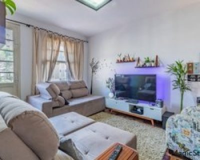 Apartamento à venda com 57m², 2 dormitórios no bairro Rio Branco em Porto Alegre