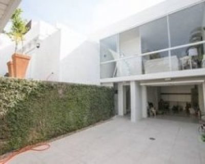 Casa à venda com 305m² no bairro Três Figueiras em Porto Alegre