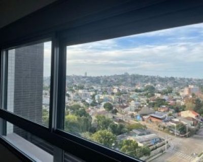 Apartamento à venda com 32m², 1 dormitório, 1 vaga no bairro Teresópolis em Porto Alegre