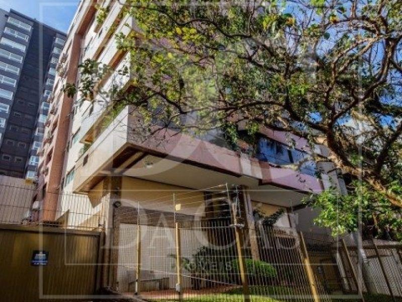 Cobertura à venda com 283m², 3 dormitórios, 1 suíte, 2 vagas no bairro Bela Vista em Porto Alegre