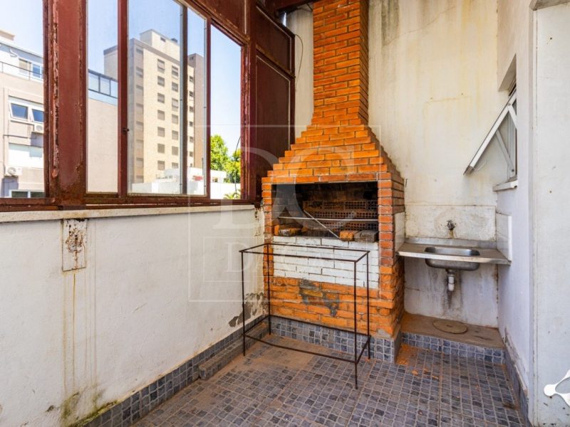 Apartamento à venda com 67m², 2 dormitórios, 1 vaga no bairro Moinhos de Vento em Porto Alegre