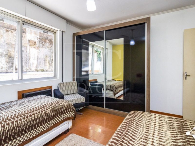 Apartamento à venda com 67m², 2 dormitórios, 1 vaga no bairro Moinhos de Vento em Porto Alegre