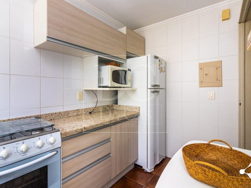 Apartamento à venda com 67m², 2 dormitórios, 1 vaga no bairro Moinhos de Vento em Porto Alegre