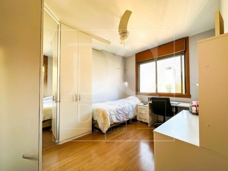 Apartamento à venda com 140m², 3 dormitórios, 1 suíte, 2 vagas no bairro Higienópolis em Porto Alegre