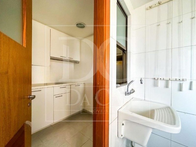 Apartamento à venda com 140m², 3 dormitórios, 1 suíte, 2 vagas no bairro Higienópolis em Porto Alegre