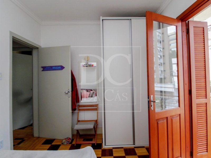 Apartamento à venda com 65m², 2 dormitórios no bairro Rio Branco em Porto Alegre