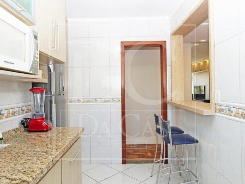 Apartamento à venda com 73m², 2 dormitórios, 1 vaga no bairro Passo da Areia em Porto Alegre