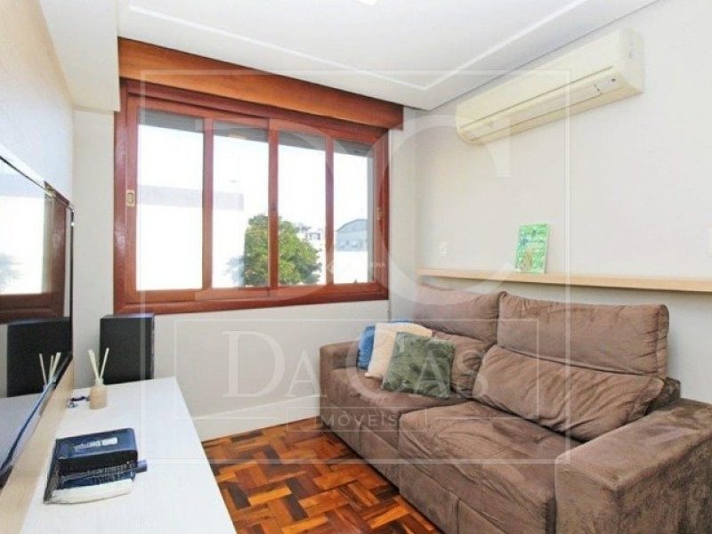 Apartamento à venda com 73m², 2 dormitórios, 1 vaga no bairro Passo da Areia em Porto Alegre