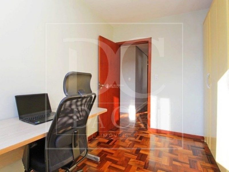 Apartamento à venda com 73m², 2 dormitórios, 1 vaga no bairro Passo da Areia em Porto Alegre