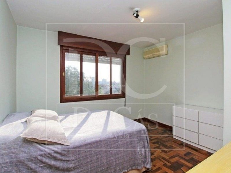 Apartamento à venda com 73m², 2 dormitórios, 1 vaga no bairro Passo da Areia em Porto Alegre