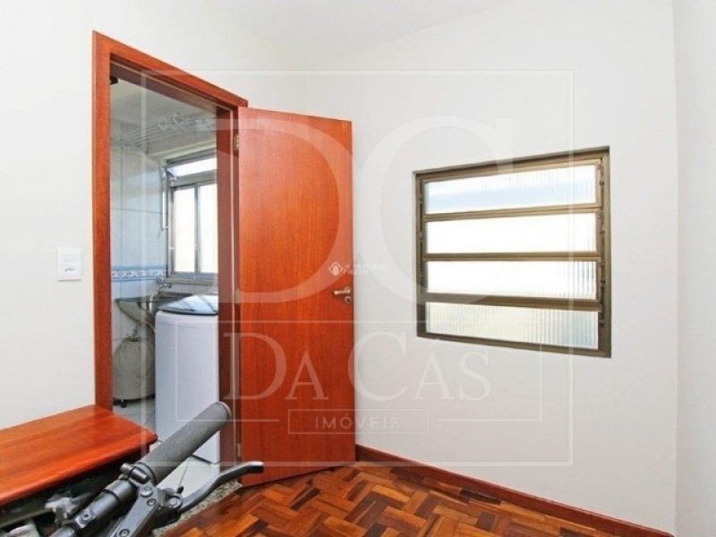 Apartamento à venda com 73m², 2 dormitórios, 1 vaga no bairro Passo da Areia em Porto Alegre