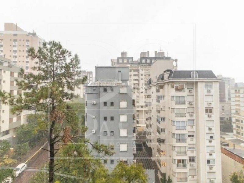 Apartamento à venda com 140m², 3 dormitórios, 1 suíte, 3 vagas no bairro Mont Serrat em Porto Alegre