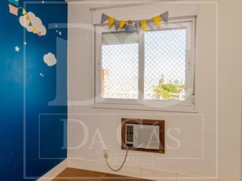 Apartamento à venda com 72m², 2 dormitórios, 1 suíte, 2 vagas no bairro São João em Porto Alegre