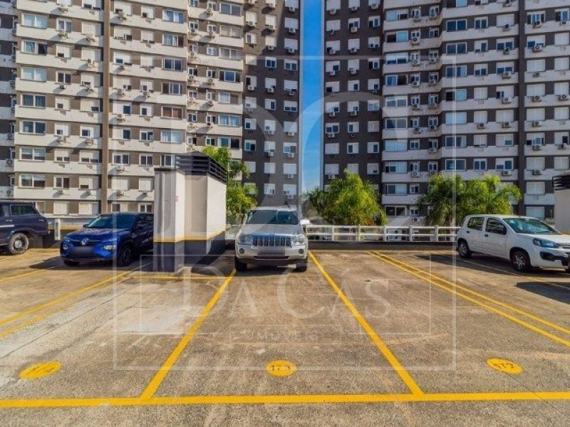 Apartamento à venda com 72m², 2 dormitórios, 1 suíte, 2 vagas no bairro São João em Porto Alegre