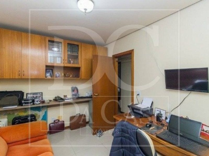 Cobertura à venda com 306m², 3 dormitórios, 1 suíte, 4 vagas no bairro Auxiliadora em Porto Alegre