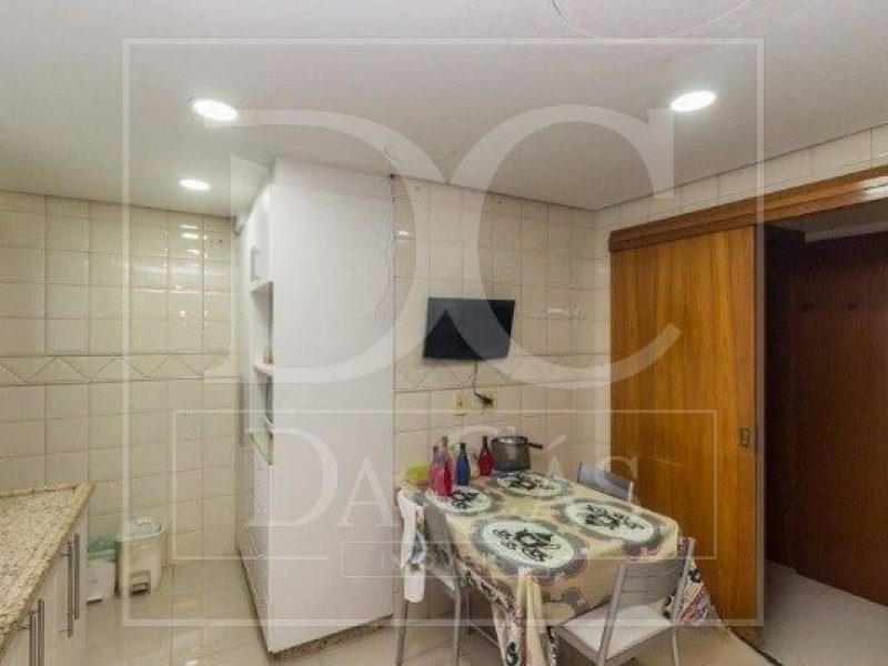 Cobertura à venda com 306m², 3 dormitórios, 1 suíte, 4 vagas no bairro Auxiliadora em Porto Alegre