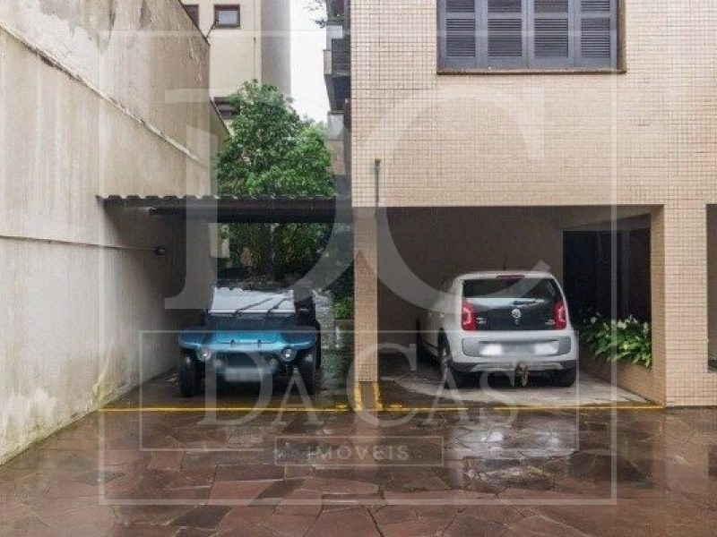 Cobertura à venda com 306m², 3 dormitórios, 1 suíte, 4 vagas no bairro Auxiliadora em Porto Alegre