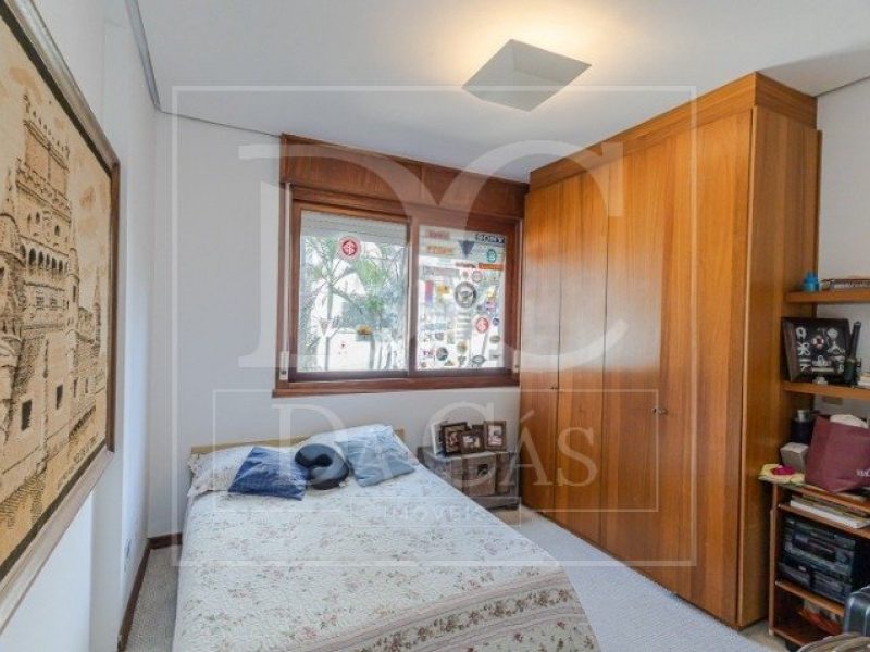 Apartamento à venda com 253m², 3 dormitórios, 2 suítes, 3 vagas no bairro Petrópolis em Porto Alegre