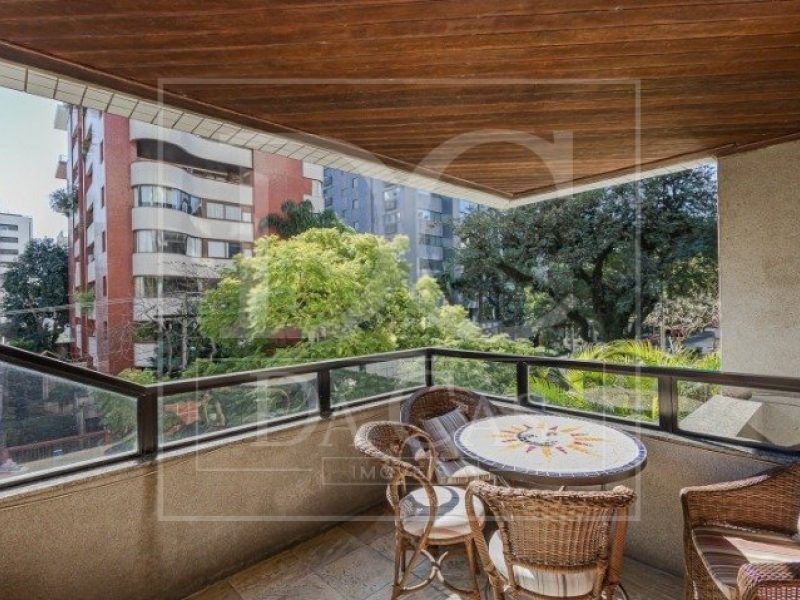 Apartamento à venda com 253m², 3 dormitórios, 2 suítes, 3 vagas no bairro Petrópolis em Porto Alegre