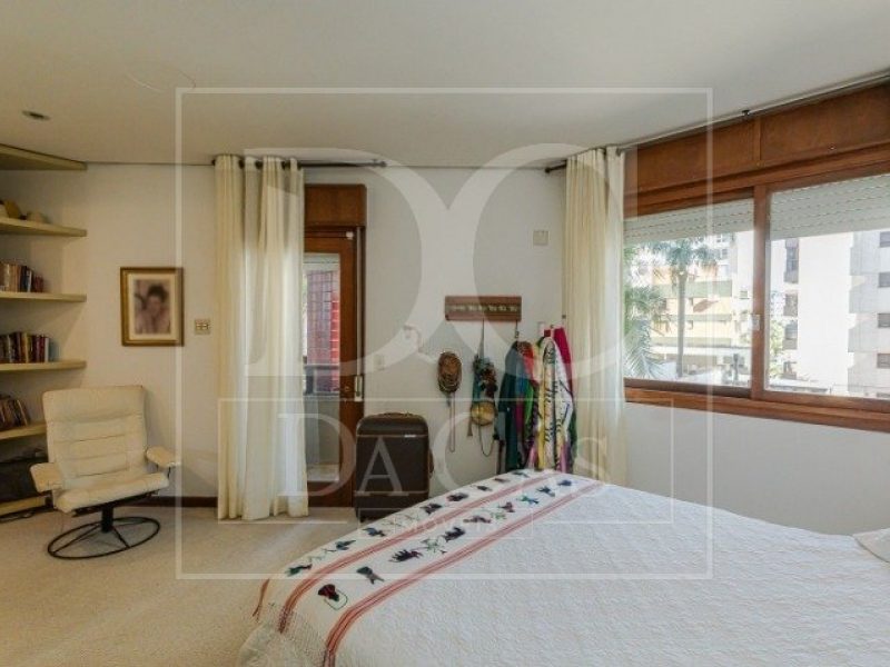 Apartamento à venda com 253m², 3 dormitórios, 2 suítes, 3 vagas no bairro Petrópolis em Porto Alegre