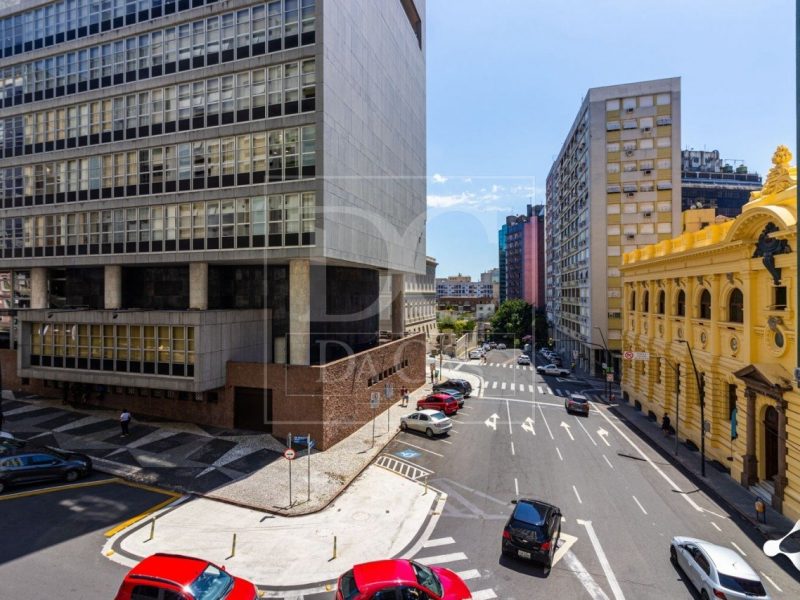 Apartamento à venda com 144m², 4 dormitórios, 1 vaga no bairro Centro Histórico em Porto Alegre