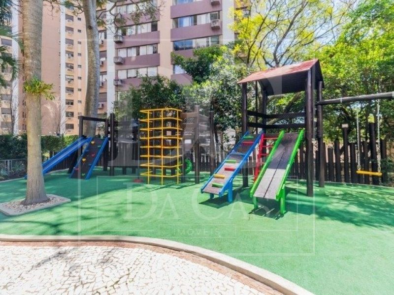 Apartamento à venda com 140m², 3 dormitórios, 1 suíte, 2 vagas no bairro Higienópolis em Porto Alegre