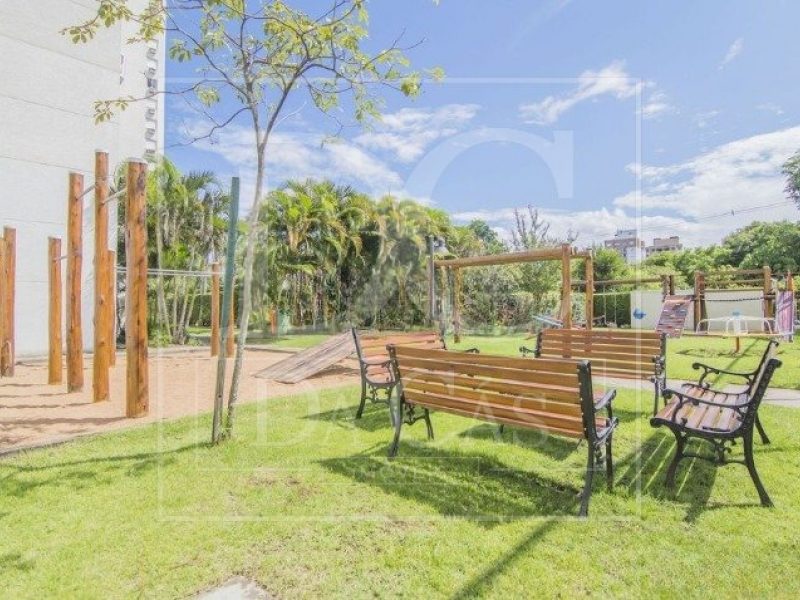 Apartamento à venda com 70m², 2 dormitórios, 1 suíte, 1 vaga no bairro Passo da Areia em Porto Alegre