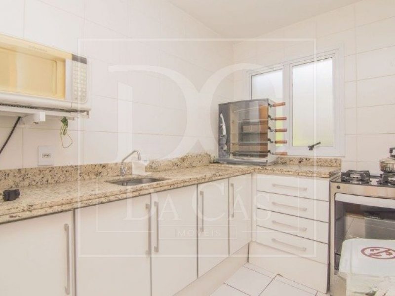 Apartamento à venda com 70m², 2 dormitórios, 1 suíte, 1 vaga no bairro Passo da Areia em Porto Alegre