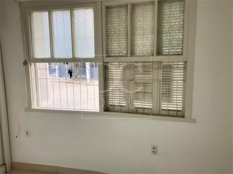 Apartamento à venda com 43m², 2 dormitórios no bairro Santana em Porto Alegre