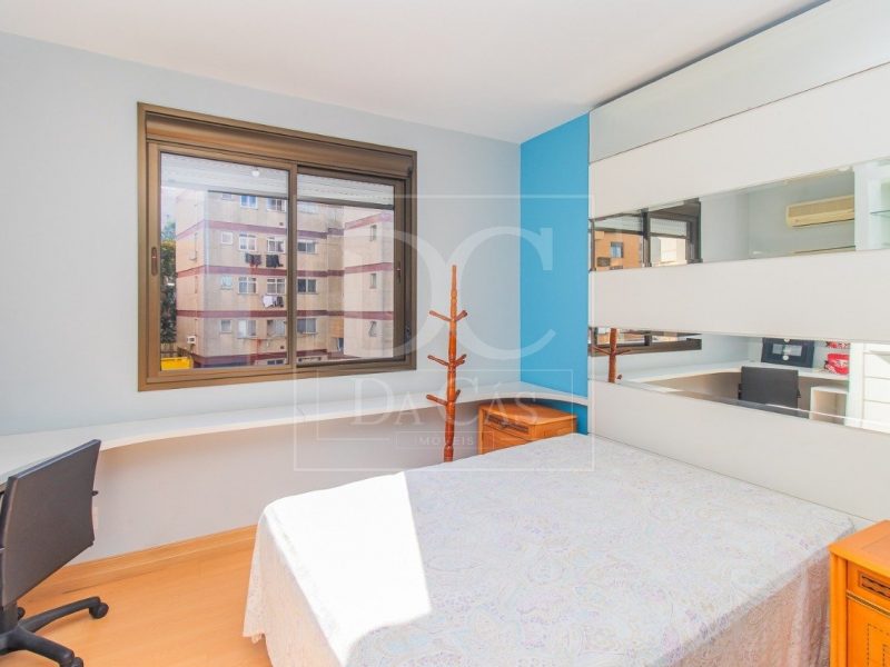 Apartamento à venda com 176m², 4 dormitórios, 3 suítes, 3 vagas no bairro Centro Histórico em Porto Alegre