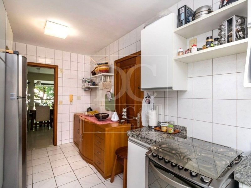 Apartamento à venda com 131m², 3 dormitórios, 1 suíte, 3 vagas no bairro Petrópolis em Porto Alegre