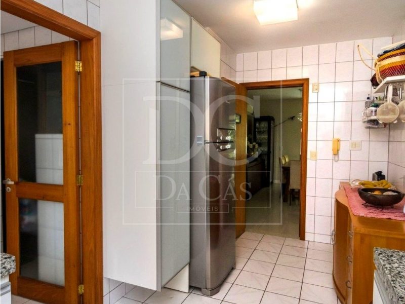 Apartamento à venda com 131m², 3 dormitórios, 1 suíte, 3 vagas no bairro Petrópolis em Porto Alegre