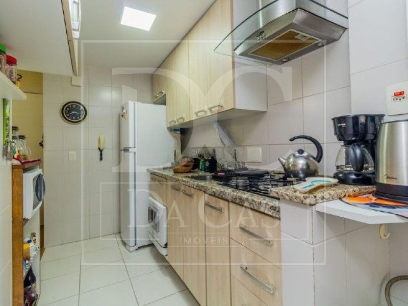 Apartamento à venda com 62m², 2 dormitórios, 1 vaga no bairro Vila Ipiranga em Porto Alegre