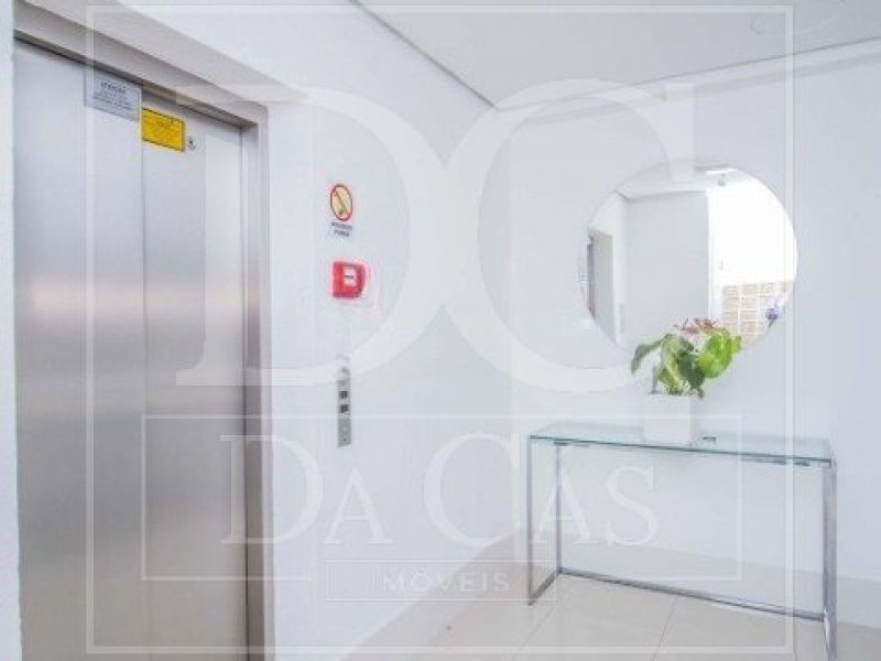 Apartamento à venda com 84m², 3 dormitórios, 1 suíte, 1 vaga no bairro Jardim Botânico em Porto Alegre