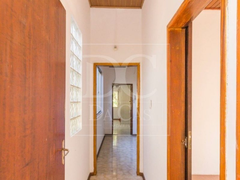 Casa à venda com 164m², 3 dormitórios, 1 suíte, 6 vagas no bairro Nonoai em Porto Alegre